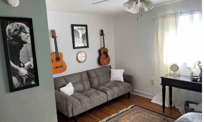 Lancaster House | Lancaster Musically Inspired Home Downtown Sleeps6
