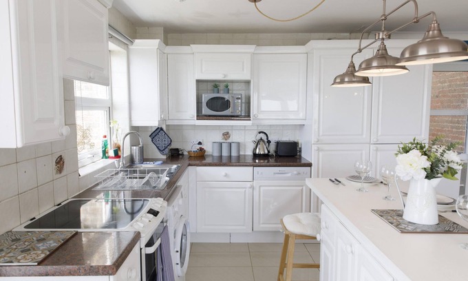 Lancing Apartment | Lancing Seascape with Seaview By My Getaways