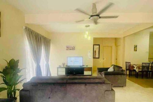Kajang House | Landed 3BR near Bangi Wonderland - Wi-Fi, Netflix
