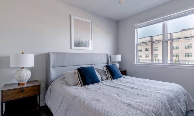 Spring Branch East Apartment | Landing at Bellrock Memorial - 1 Bedroom in Northwest Houston