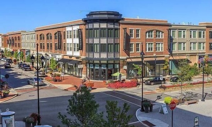 Westlake Apartment | Landing at Crocker Park Living - 1 Bedroom in Downtown Westlake