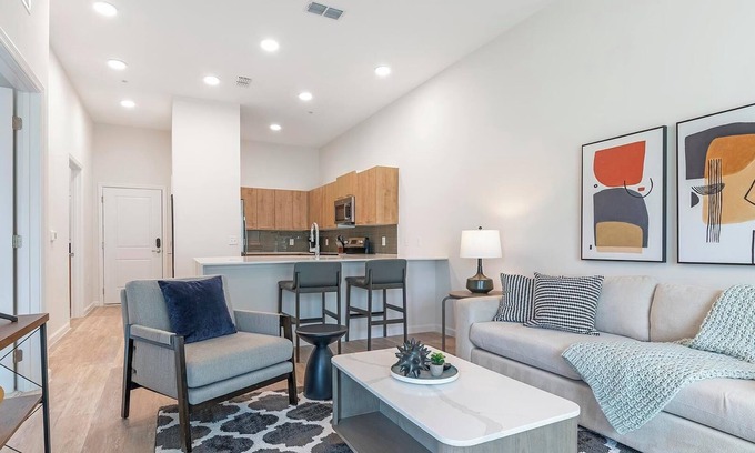 Florida Center Apartment | Landing at Deseo Grande - 1 Bedroom in Southwes.