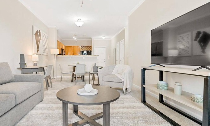 Greensboro Apartment | Landing at Hawthorne at Horse Pen Creek - 2 Bedrooms in Downtown Greensboro