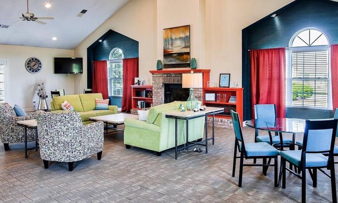 Fort Wayne Apartment | Landing at Island Club - 1 Bedroom in Downtown Fort Wayne