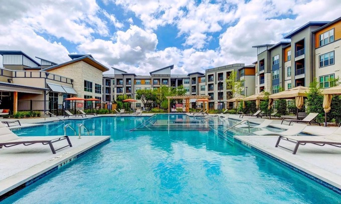 Wetmore Apartment | Landing at Oxly at the Merc - 1 Bedroom in Utsa.