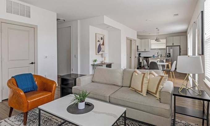 Fort Worth Apartment | Landing at Skyline Prairie - 3 Bedrooms in Fort.