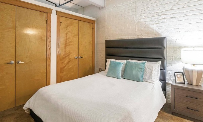 Petersburg Apartment | Landing at Star Lofts - 2 Bedrooms in Petersburg