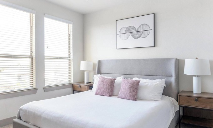 Manor Apartment | Landing at The Flats at Shadowglen - 1 Bedroom .