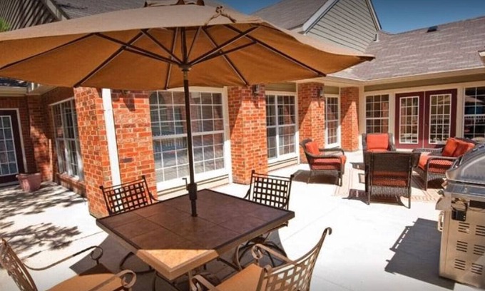 Chicago Apartment | Landing at The Green at Chevy Chase - 1 Bedroom in Downtown Buffalo Grove