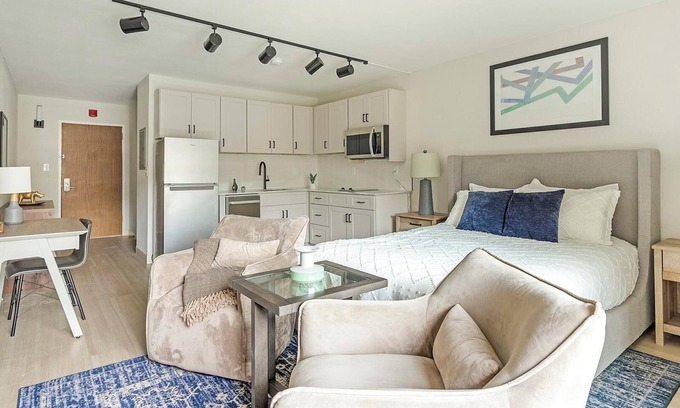Northeast Raleigh Apartment | Landing at The Harrison - Studio in Northeast R.