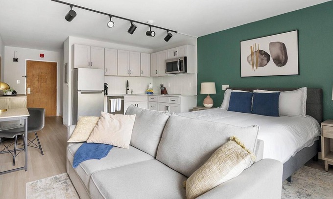 Northeast Raleigh Apartment | Landing at The Harrison - Studio in Northeast R.