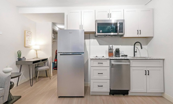Northeast Raleigh Apartment | Landing at The Harrison - 1 Bedroom in Northeas.
