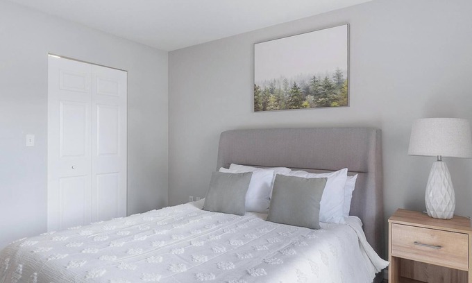 West Dundee Apartment | Landing at The Villages at Canterfield - 1 Bedr.