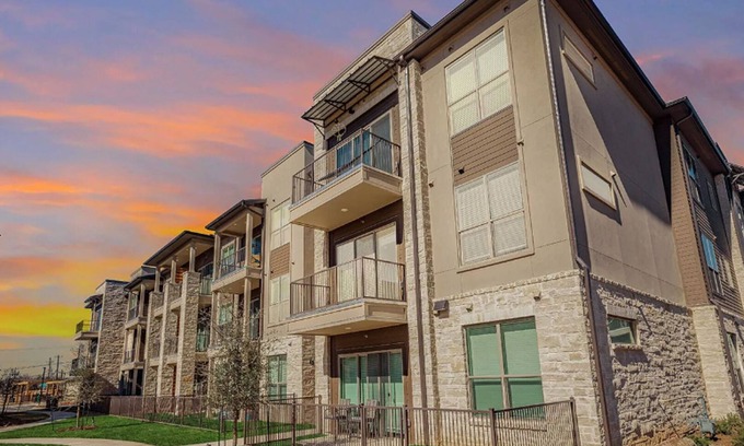 Austin Apartment | Landing | Beautiful 1BD, Gym, Yoga Studio