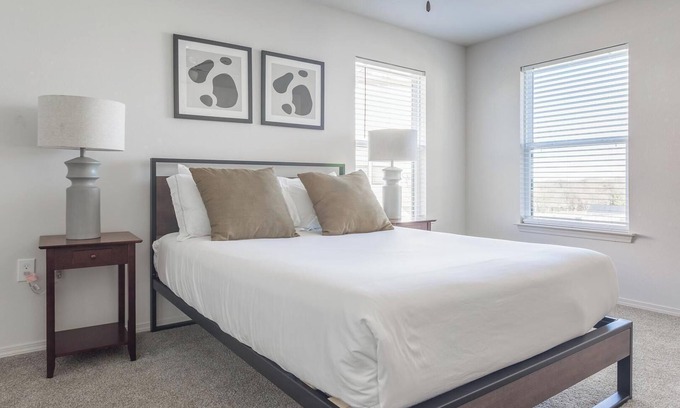 Broken Arrow Apartment | Landing | Beautiful 1BD, Game Room, Gym
