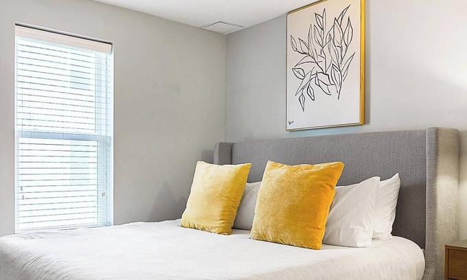 Downtown Indianapolis Apartment | Landing | Beautiful 1BD, Rooftop Lounge, Gym
