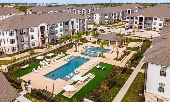 Pflugerville Apartment | Landing | Chic 1BD, Courtyard, Gym