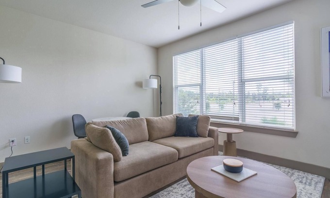 Conroe Apartment | Landing | Chic 1BD, Clubhouse, Gym