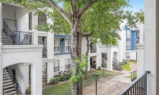 George Bush Park/Eldridge Apartment | Landing | Chic 1BD, Gym