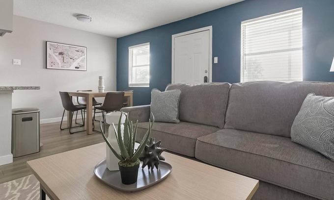 Southside Apartment | Landing | Chic 1BD, Pool, Gym