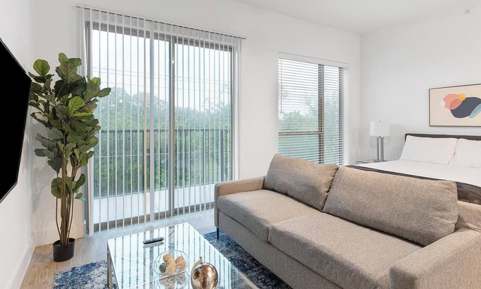 Denton Apartment | Landing | Chic Studio, Gym