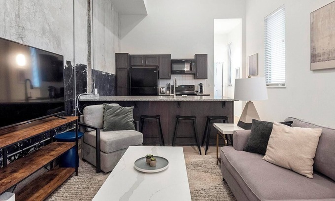 Downtown Memphis Apartment | Landing | Modern 1BD, Gym, Courtyard
