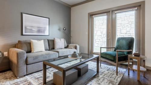 Georgetown Apartment | Landing Modern Apartment with Amazing Amenities (ID8187X12)