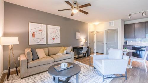 Highlands Ranch Apartment | Landing Modern Apartment with Amazing Amenities (ID7516X47)
