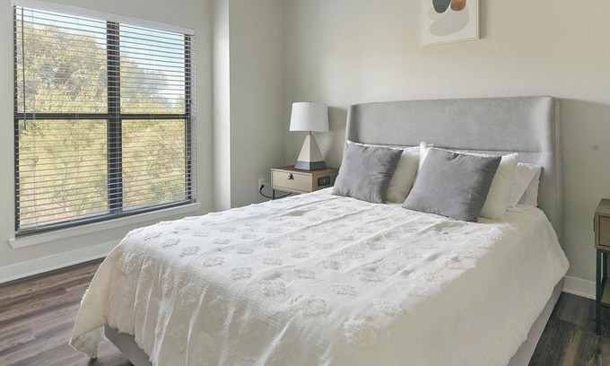 Katy Apartment | Landing | Stunning 1BD, Courtyard, Clubhouse