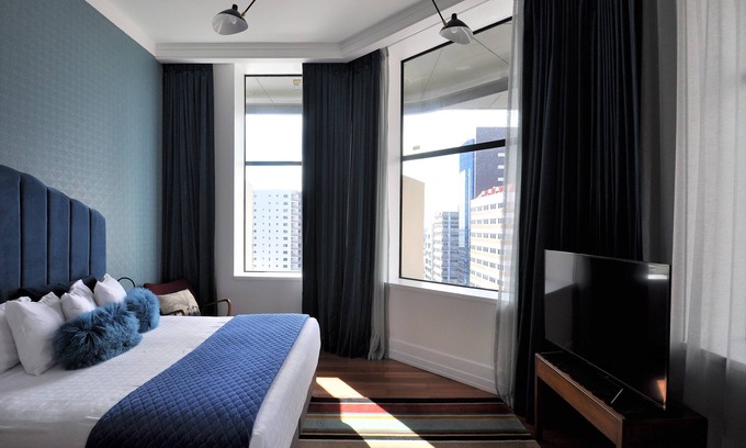Auckland Central Business District Apartment | Landmark top corner with views and rooftop pool