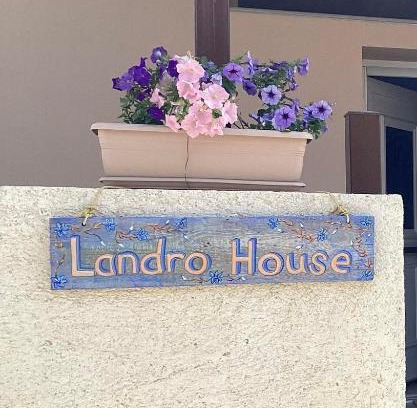 Drapanias House | Landro House