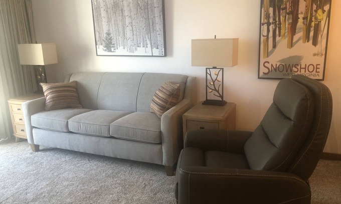 Snowshoe Condo | Large 1 Bedroom with Den. Second floor overlooking pool.
