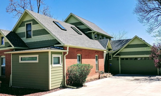 Meadow Glen House | Large, 2-story Victorian home, w/huge backyard & Flatiron views! Ideal location