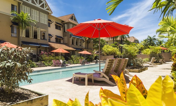 Edge Hill Apartment | Large 2Bdrm Mediterranean-Style Resort Apartment