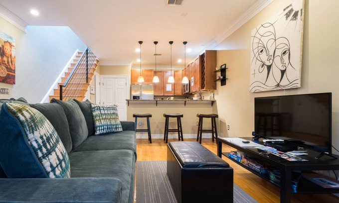 Bloomingdale House | Large 2BR 2.5 BA Downtown DC