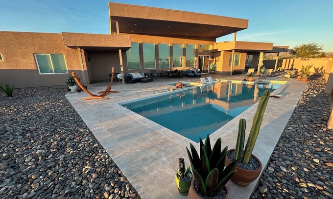 Tucson House | Large 3 bed, 3 bath Tucson house with pool, jacuzzi and amazing Mountains Views