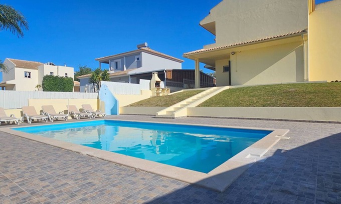 Pata de Baixo Villa | Large 3BR Villa on Vale Carro, Olhos de Água