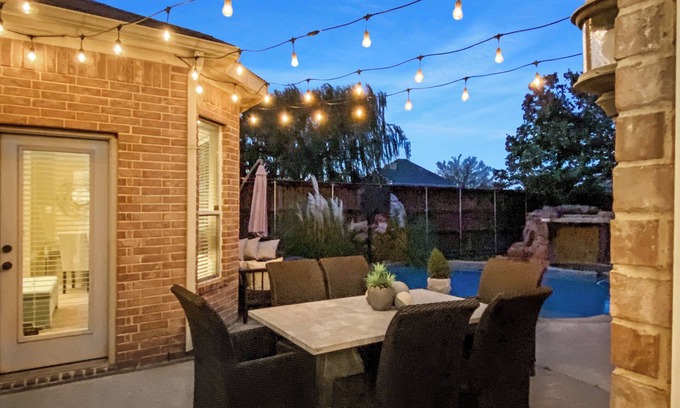 The Colony House | Large 4 Bed/3 Bath House Near All, The Colony - Frisco, Pool, Hot Tub Sleep 1-12