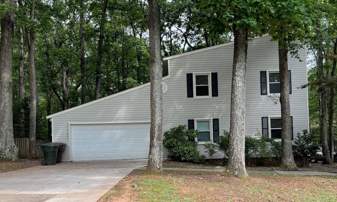 Greensboro House | Large 4 BR Home in the Heart of GSO