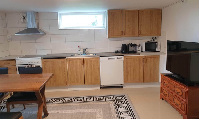 Lund House | Large and Peaceful semi-basement with 3 Bedrooms