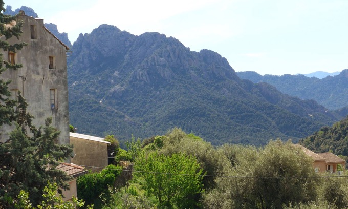 Vico Apartment | Large apartment in mansion in Vico