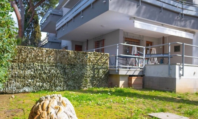 Fogliano Marina Apartment | Large apartment with garden near the center and the beach. Pet ok