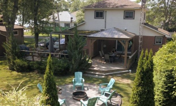 Turkey Point Cottage | Large Beach View Family Cottage in in Turkey Point