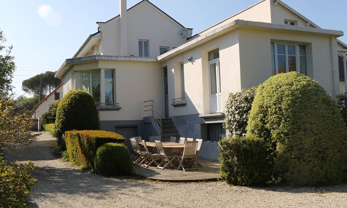 Port-en-Bessin-Huppain House | Large bright house in the shape of a boat
