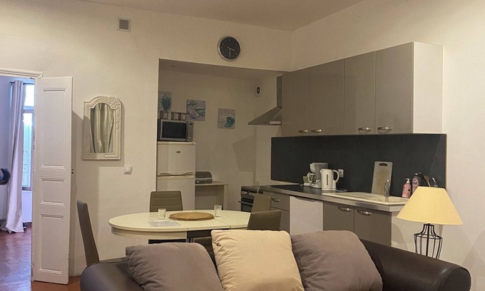Villeneuve-les-Beziers House | Large, bright apartment90 square metres Near the Canal du Midi-Four people