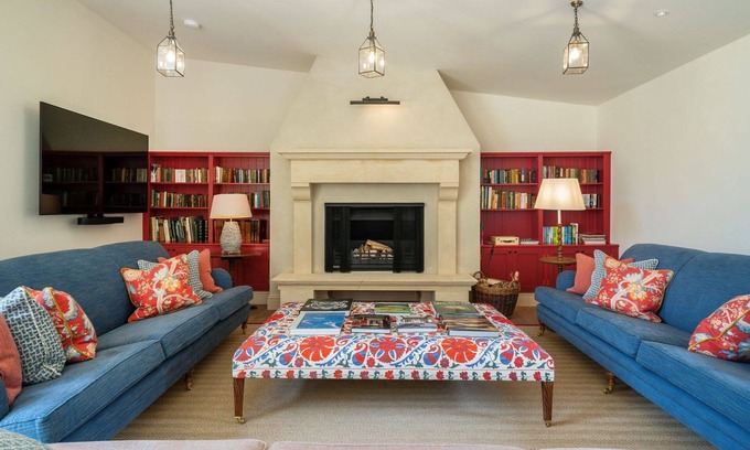 Little Coxwell House | Large dog friendly holiday home with a hot tub in the Cotswolds - Coppers Barn