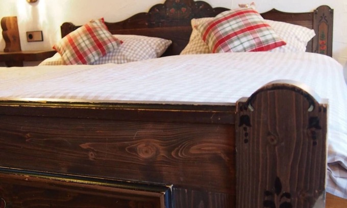 Tennenbronn Apartment | Large Double Room with Shared Garden, Balcony and Wi-Fi