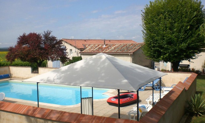 Pereuil Cottage | Large Family Cottage with Heated Pool, Wi-Fi and Pets Welcome