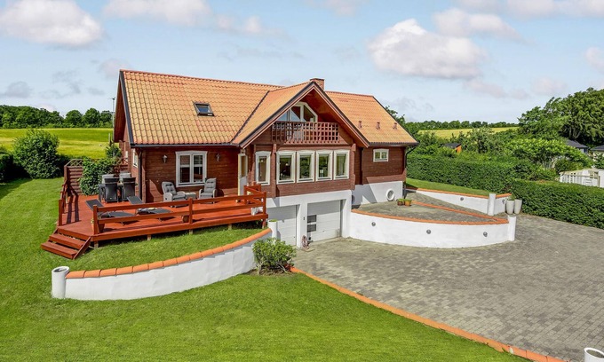 Randers Municipality House | Large family friendly cottage with jacuzzi and fjord view