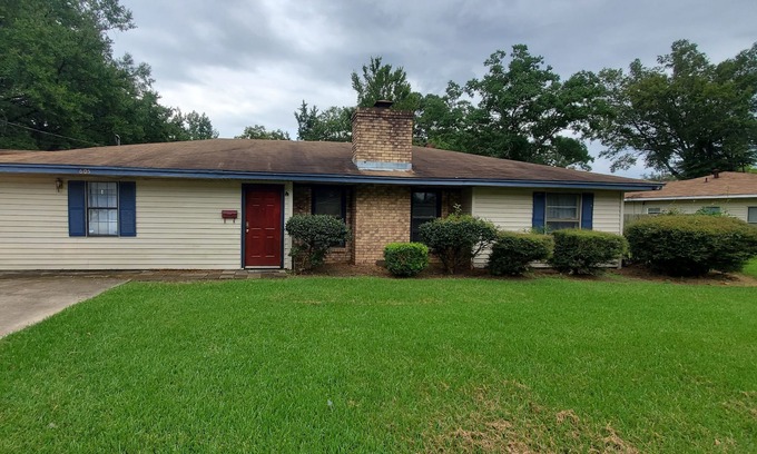 West Monroe House | Large Family Gathering Spot for WMHS Games